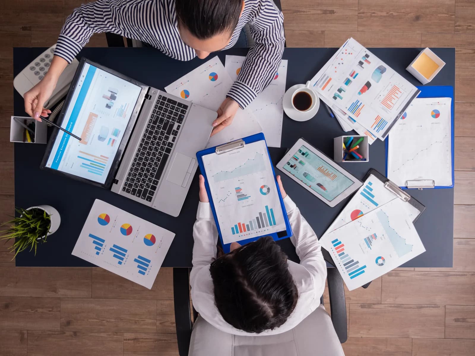 Hazır CRM mi, Özel CRM Yazılımı mı? Karar Rehberi